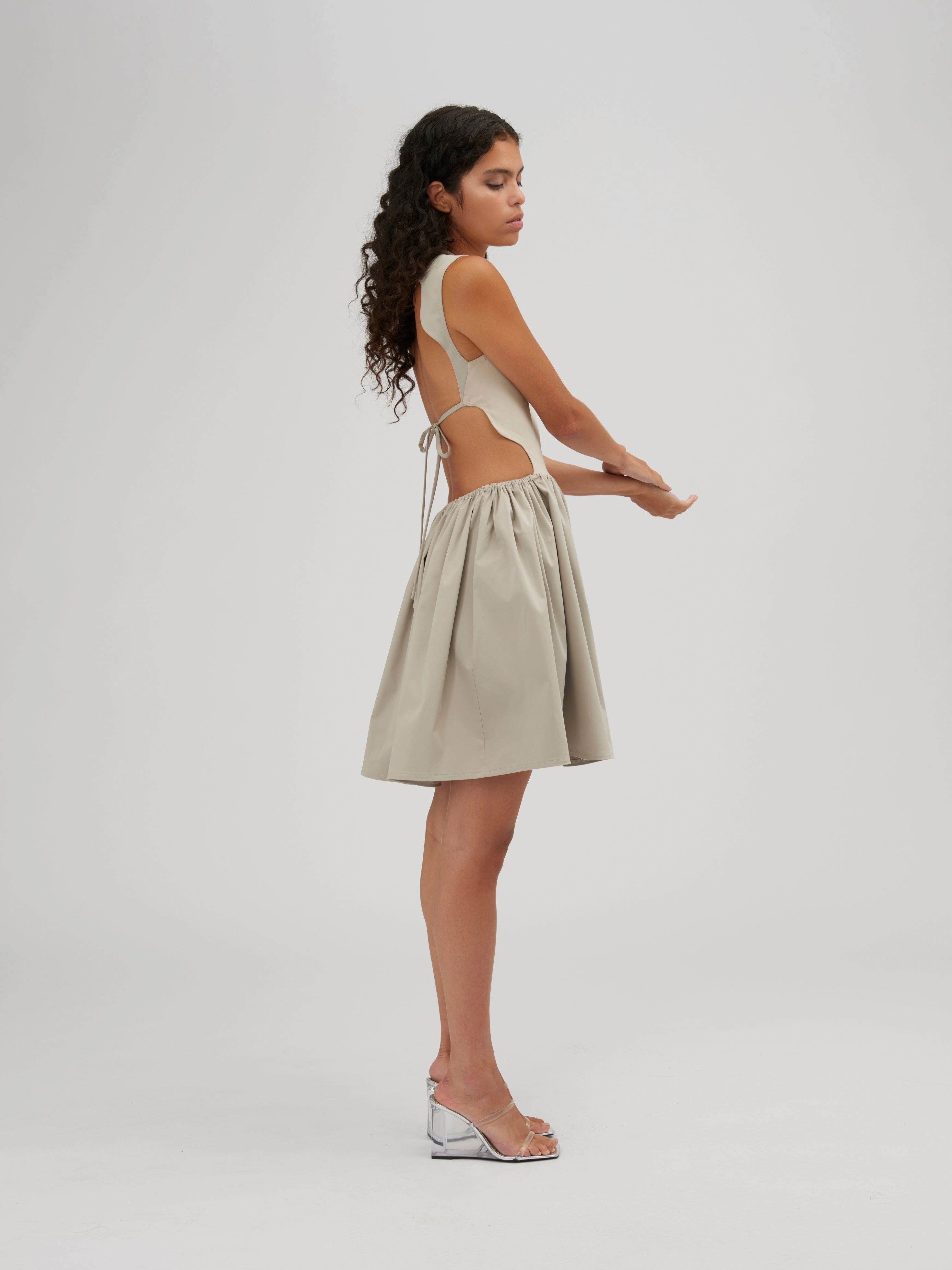 YSABELLA : Archive secrète, robe intemporelle, l'élégance révélée, un classique revisité, charme français garanti !